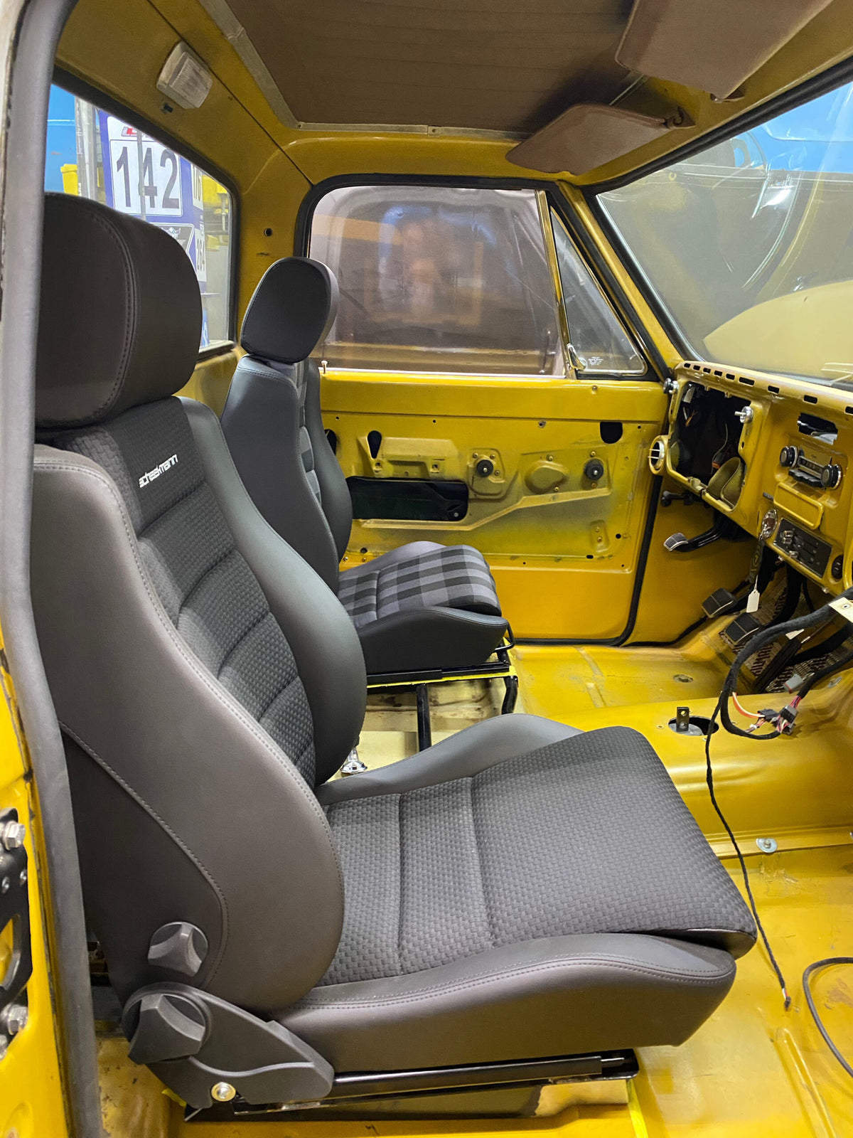 Sportline R - Square Headrest