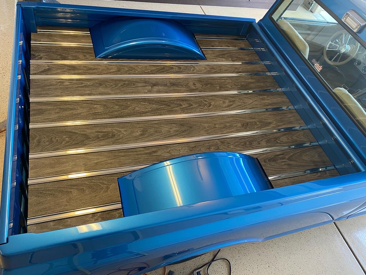 Raised bed floor tubs